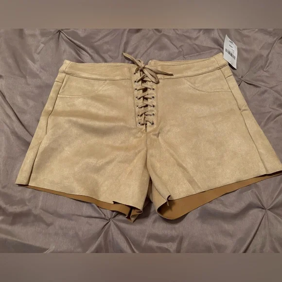 Forever 21 Suede-like shorts - Picture 1 of 7